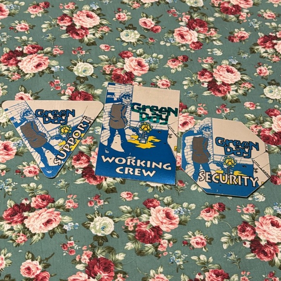 Green Day concert patches/passes in excellent condition, lot of 3 blue patches!! - Picture 11 of 12